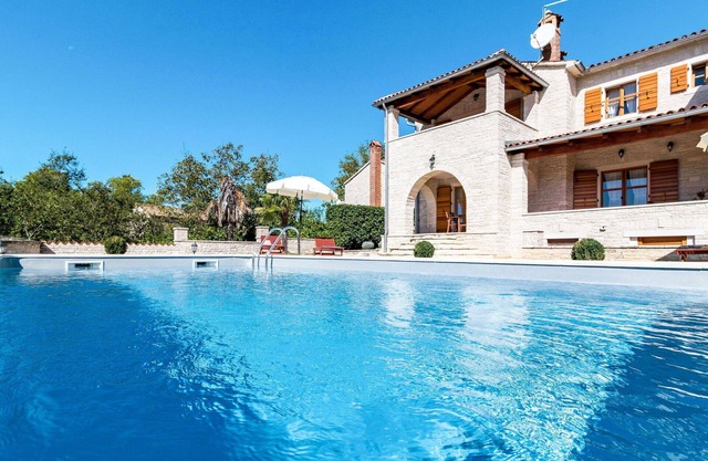 Nice apartment for 4 guests with A/C, WIFI, pool, TV, terrace and pets allowed