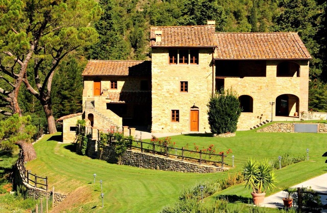 Nice apartment for 4 people with pool, WIFI, TV, pets allowed and parking