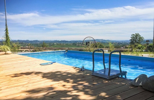 Nice apartment for 4 people with pool, WIFI, TV, patio, pets allowed and parking