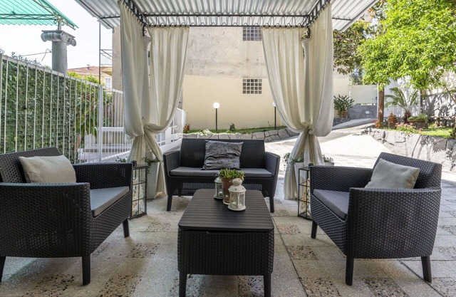 Nice apartment for 4 people with WIFI, patio, pets allowed and parking