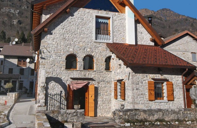 Nice apartment for 4 people with WIFI, TV, patio and parking