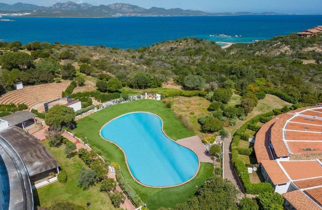 Nice apartment for 4 people with A/C, WIFI, pool, TV, terrace and parking
