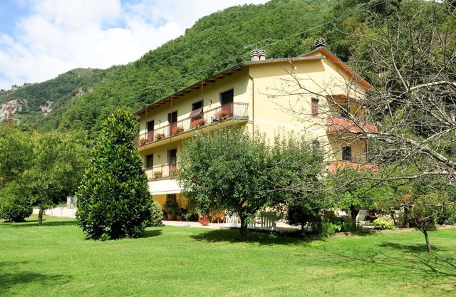 Nice apartment for 5 guests with WIFI, pool, TV, patio and parking