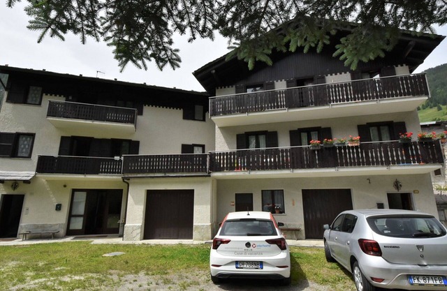 Nice apartment for 5 guests with WIFI, TV, terrace, pets allowed and parking