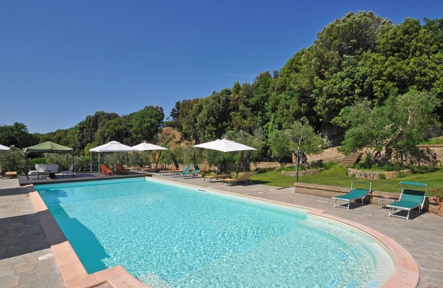 Nice apartment for 5 guests with pool, TV and parking