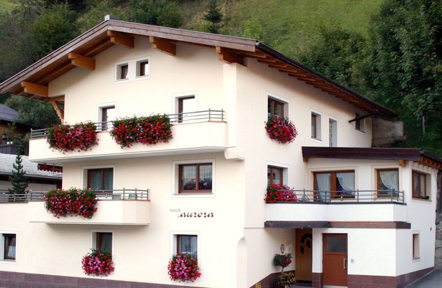 Nice apartment for 5 people with WIFI, TV, terrace and parking