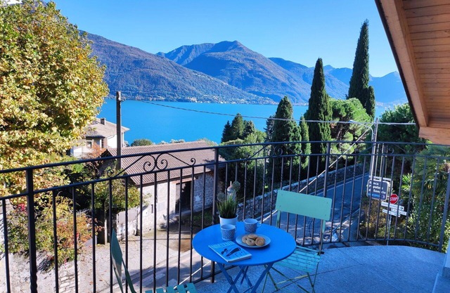 Nice apartment for 5 people with WIFI, A/C, TV, balcony and parking