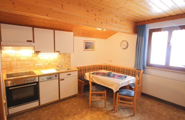 Nice apartment for 6 people with WIFI, TV, patio, pets allowed and parking