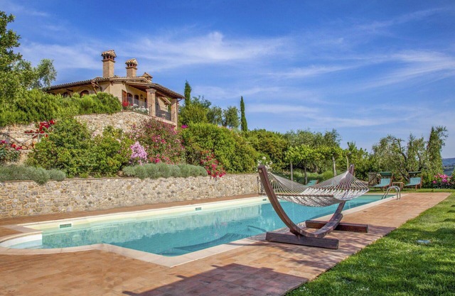 Nice apartment for 6 guests with WIFI, pool, TV, patio, pets allowed, panoramic view and parking
