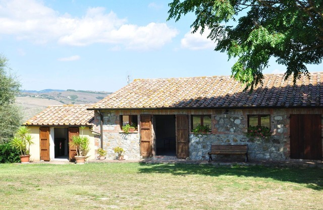 Nice apartment for 6 guests with WIFI, pool, TV, pets allowed, panoramic view and parking