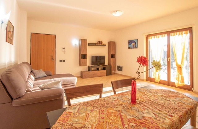Nice apartment for 6 guests with A/C, WIFI, TV, terrace, pets allowed and parking