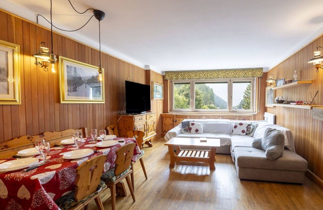 Nice apartment for 6 people with WIFI, TV, balcony and parking