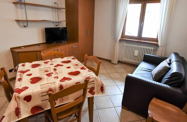 Nice apartment for 6 people with WIFI, TV, terrace, pets allowed and parking
