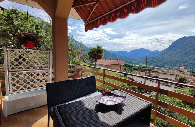 Nice apartment for 6 people with WIFI, TV, patio, pets allowed and parking