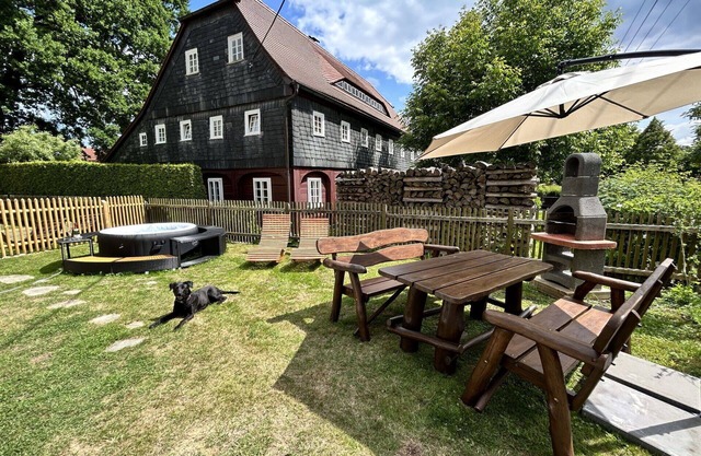 Nice apartment for 7 people with hot tub, WIFI, TV, patio, pets allowed and parking