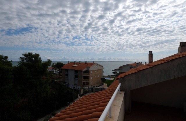 Nice apartment for 8 people with WIFI, A/C, pool, TV, balcony and parking