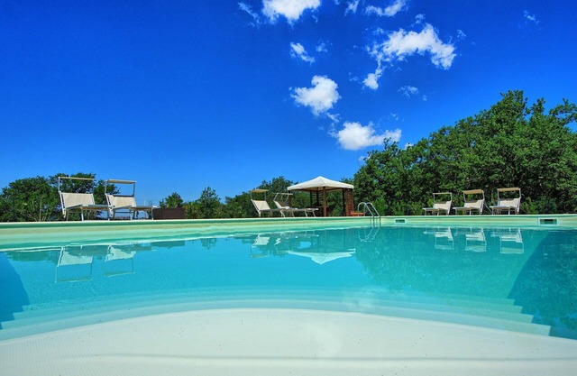 Nice apartment for 8 guests with WIFI, pool, pets allowed and parking, close to Greve In Chianti