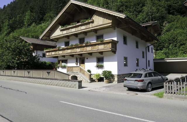 Nice apartment for 4 guests with WIFI, TV, terrace and parking