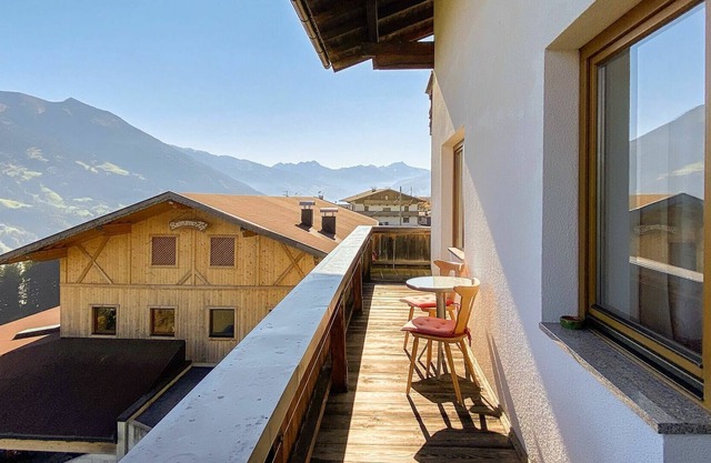 Nice apartment for 18 guests with WIFI, TV, balcony and parking