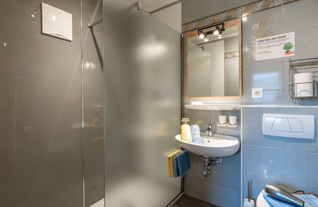Nice apartment for 6 people with WIFI, TV, balcony and parking