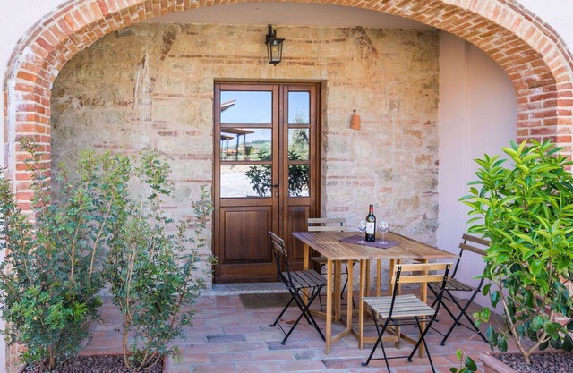 Nice apartment for 4 guests with A/C, WIFI, pool, TV, pets allowed, panoramic view and parking