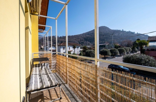 Nice apartment for 5 people with WIFI, pool, TV, terrace and pets allowed