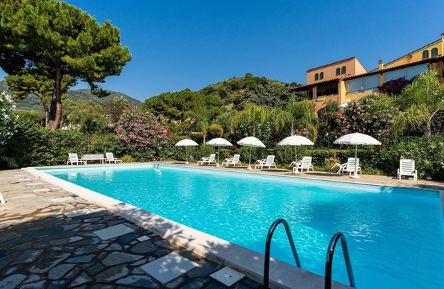 Nice apartment for 4 guests with WIFI, pool, balcony, pets allowed and parking
