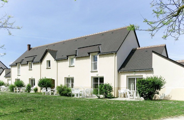 Nice apartment in villa for 4 people with WIFI, pool, TV, terrace, pets allowed and parking