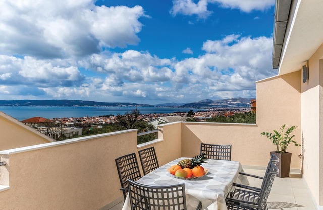 Nice apartment in Kastel Gomilica