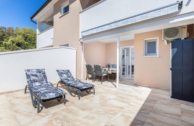 Nice apartment in Barbariga with WiFi