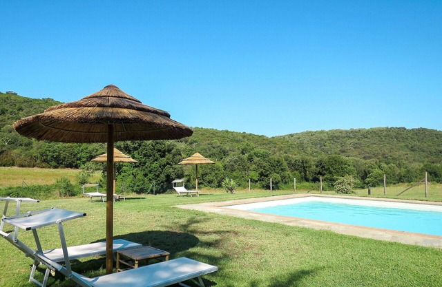 Nice apartment in villa for 2 guests with pool, WIFI, TV, patio and parking