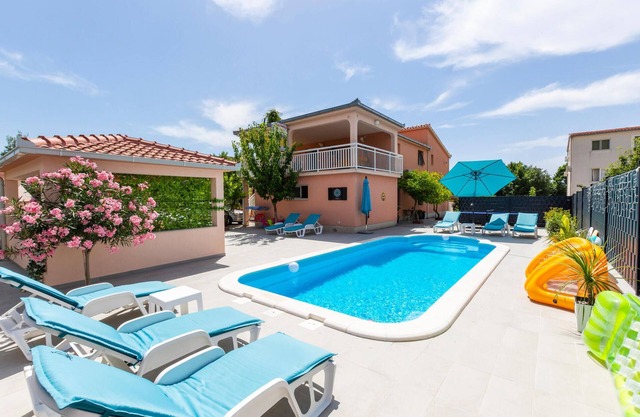 Nice apartment in Kastel Novi with WiFi