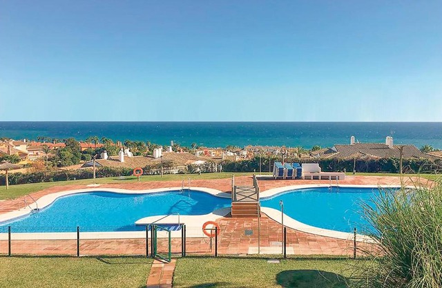 Nice Apartment In Lnea De La Concepcin With 3 Bedrooms, Wifi And Outdoor Swimming Pool