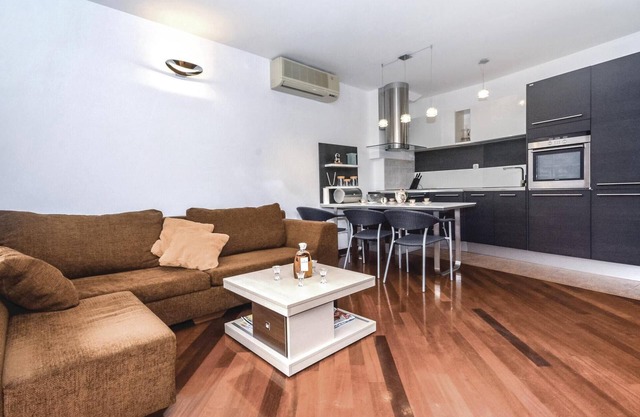 Nice apartment in Split with WiFi