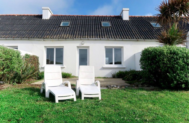 Nice apartment in villa for 6 guests with TV, terrace, pets allowed and parking