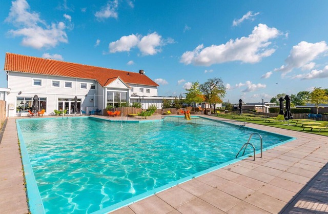 Nice apartment in villa for 4 guests with pool, WIFI, TV, terrace and parking