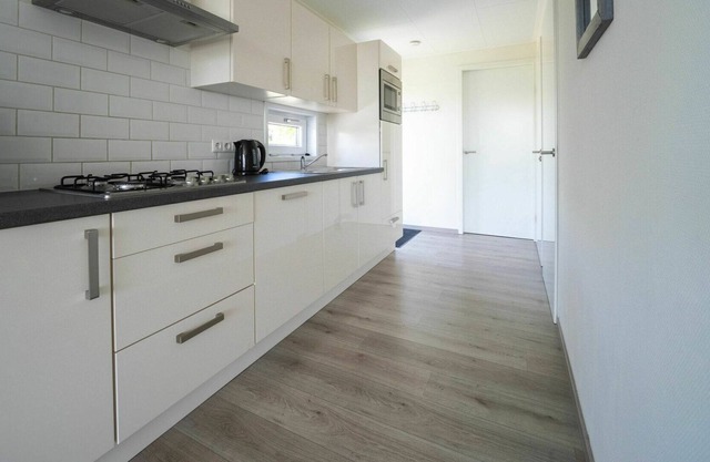 Nice apartment in villa for 4 people with WIFI, pool, TV, terrace and parking