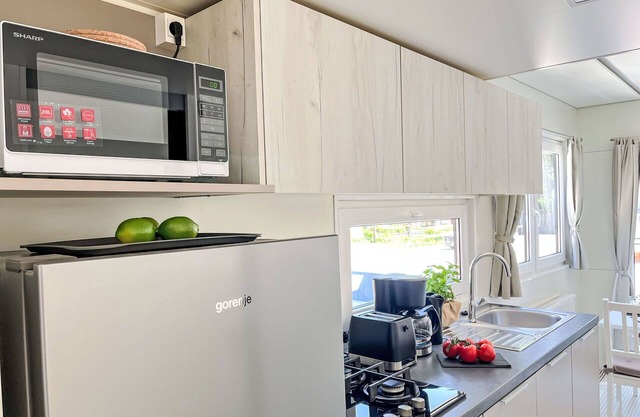 Nice apartment in villa for 4 guests with terrace, pets allowed and parking