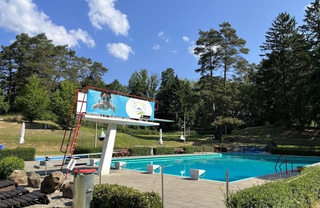 Nice apartment in villa for 4 people with pool, WIFI, TV, terrace, pets allowed and parking