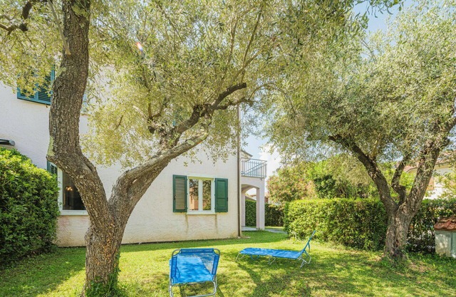 Nice apartment in villa with WIFI, TV, patio, pets allowed and parking, close to La Spezia