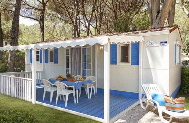 Nice apartment in villa for 5 guests with pool, WIFI, A/C, patio and parking