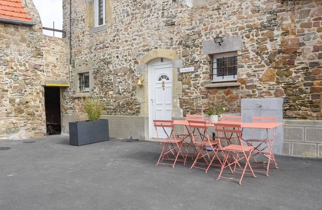 Nice apartment in villa for 4 guests with WIFI and pets allowed
