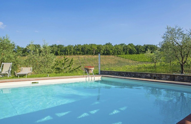 Nice apartment in villa with A/C, WIFI, pool, TV, terrace, pets allowed and parking