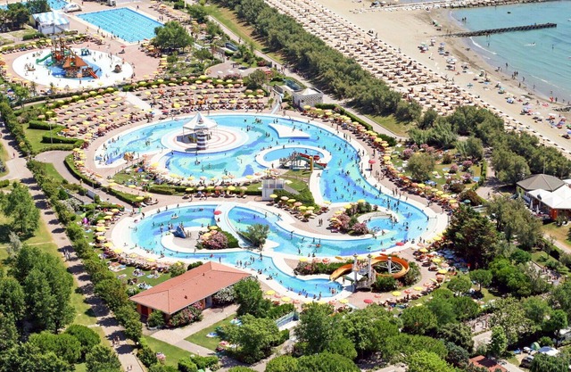 Nice apartment in villa for 5 people with A/C, pool, WIFI, terrace and parking