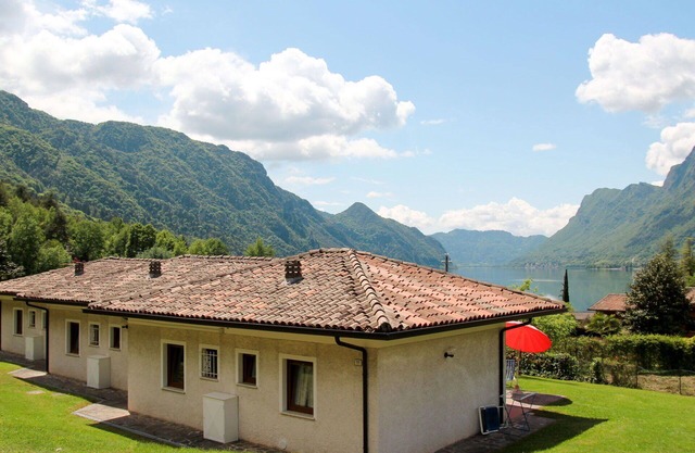 Nice apartment in villa for 5 people with WIFI, TV, terrace, pets allowed and parking