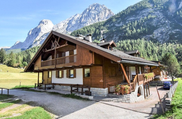 Nice apartment in villa for 3 people with WIFI, TV, pets allowed and parking