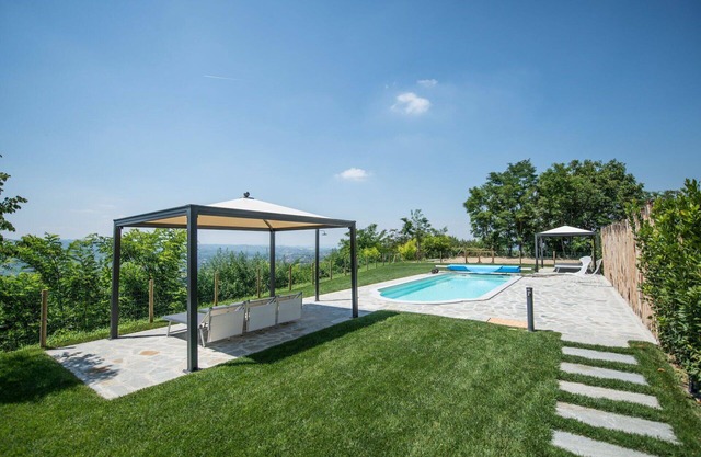 Nice apartment in villa with WIFI, A/C, pool, TV, patio, pets allowed, panoramic view and parking