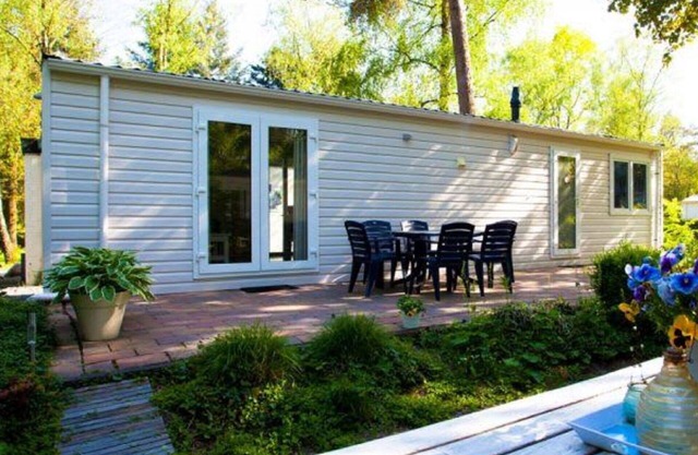 Nice apartment in villa for 4 people with WIFI, pool, TV, terrace and parking