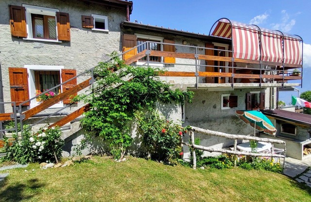 Nice apartment for 6 guests with WIFI, TV, patio, pets allowed and parking
