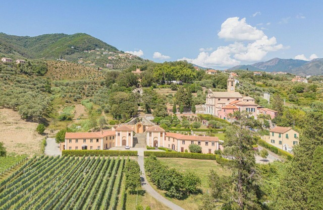 Nice apartment in villa for 4 people with WIFI, TV and parking